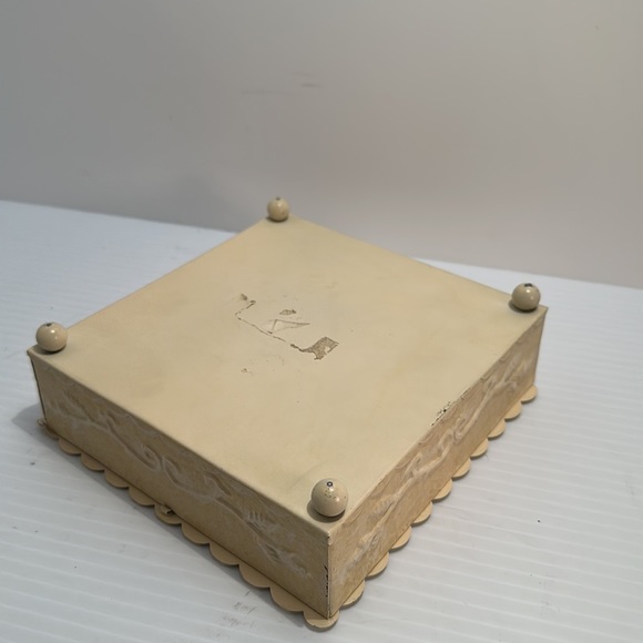 Embossed “HANDKERCHIEFS” Metal Storage Box  Creamy Beige 6” Square - Picture 4 of 6